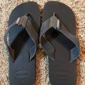Men’s Havaianas flip flops, size 9/10M